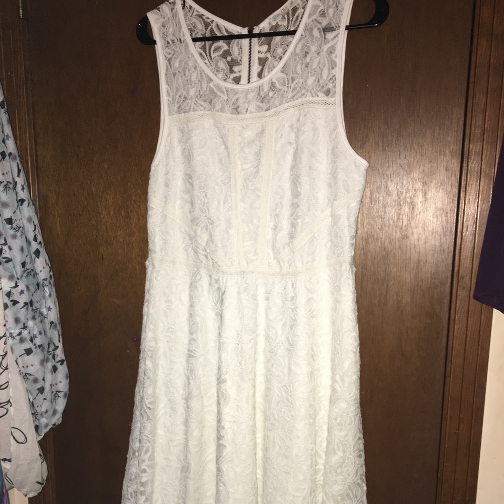 White Lace Backless Dress